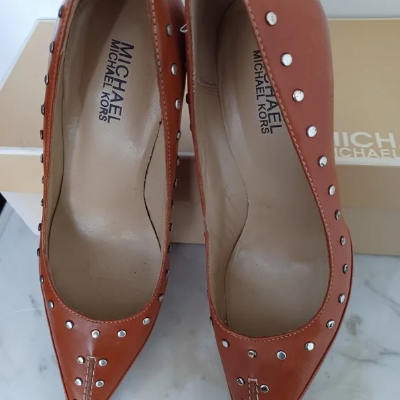 Michael Kors "Astor Pump" leather shoes - Picture 4 of 16